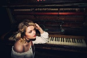 Iowa’s Maddie Poppe to Perform Christmas Show At Adler Dec. 19