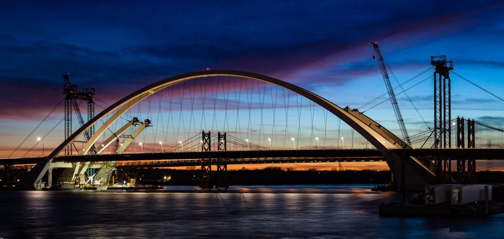 Illinois vs. Iowa: A Quad Citian’s Guide to Navigating Different Sports Betting Apps