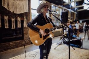 Quad-Cities Country Singer-Songwriter to Launch New Female Vocalist Series