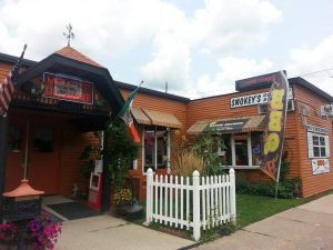 Looking For Some BBQ Tonight? For A Hot Time Doc Prescribes East Moline's Smokey's Country Diner