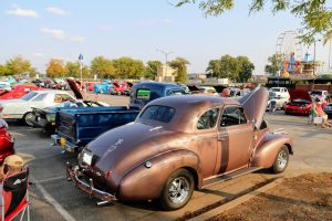 Quad Cities Cruisers Car Show Driving Up To Davenport's Freight House TONIGHT