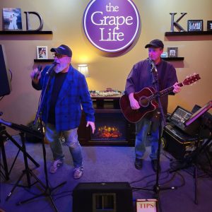 Douglas And Tucker Playing Acoustic At Iowa's Grape Life TONIGHT!