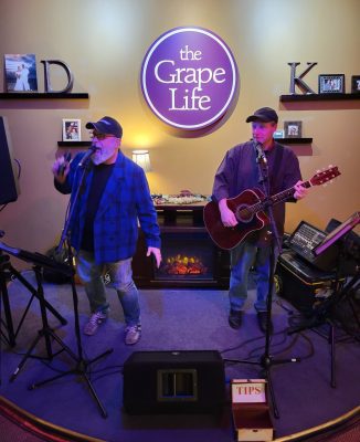Douglas And Tucker Playing Acoustic At Iowa's Grape Life TONIGHT!