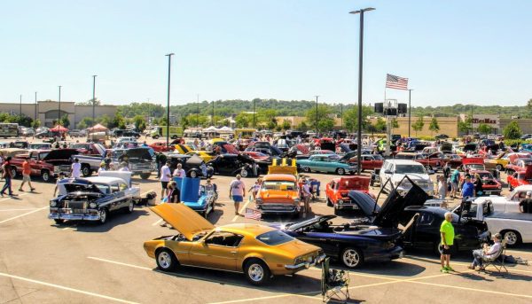 Quad Cities Cruisers Cruise Classic Cars Into Moline's SouthPark Mall Parking Lot Today