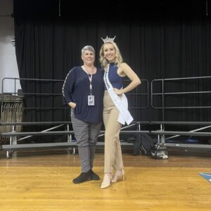 Miss Iowa Visits Davenport Schools To Talk To Students