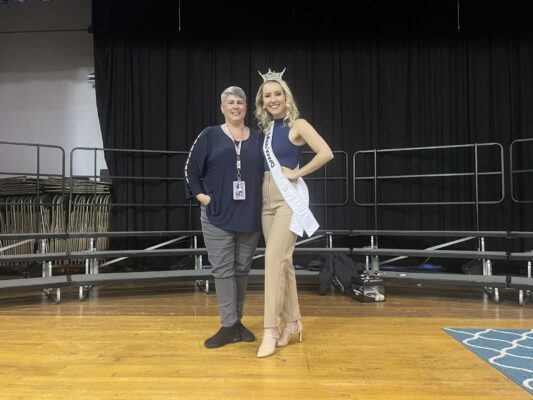 Miss Iowa Visits Davenport Schools To Talk To Students