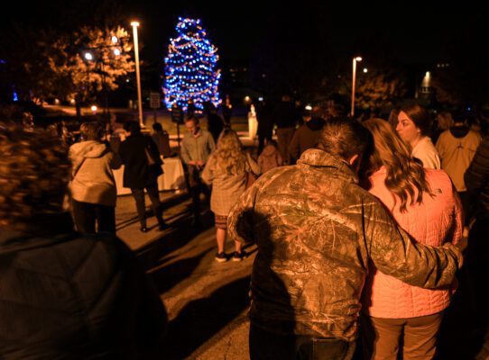 MercyOne Genesis Annual Hospice Remembrance Tree-Lighting: Honoring Our Loved One’s Memories