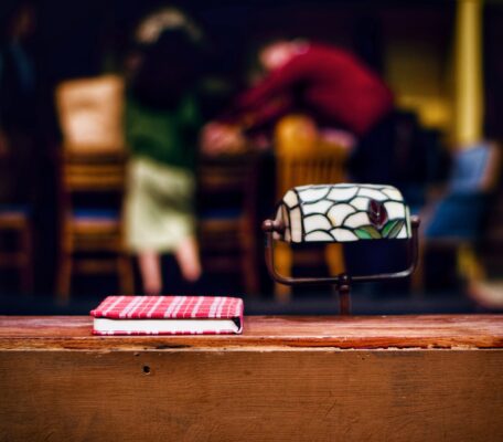 The play is a 1997 Wendy Kesselman adaptation of the 1955 Pulitzer winner by Frances Goodrich and Albert Hackett.