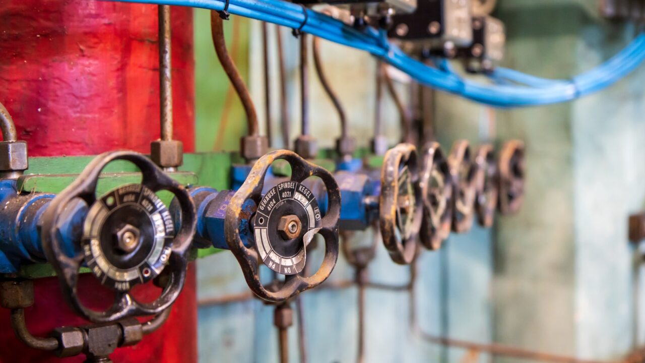 A Complete Guide to Choosing the Best Valves for Manufacturing Facilities - QuadCities.com