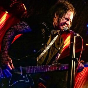 Jennifer Finch of L7